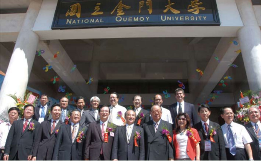 In August 2010, Legislative Yuan Premier Wang Jin-pyng and others attended the inauguration ceremony of National Quemoy University (back row, 4th from left is James Hsueh, Governor of the Fujian Provincial Government).